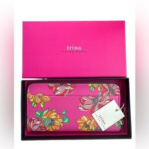 Trina Turk Green and Pink Floral Wallet New with tags